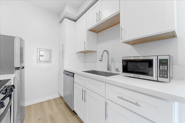 Building Photo - 12770 Pacific Ave