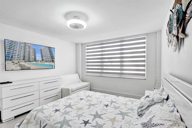 Building Photo - 2751 S Ocean Dr