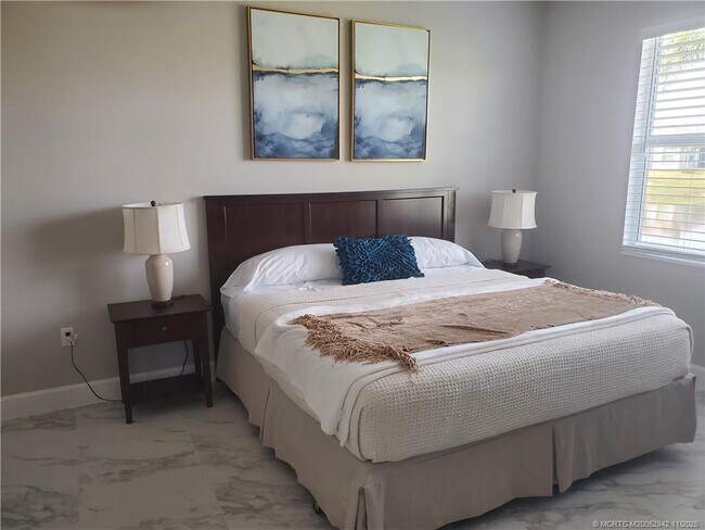 Building Photo - 11826 SW Oceanus Blvd