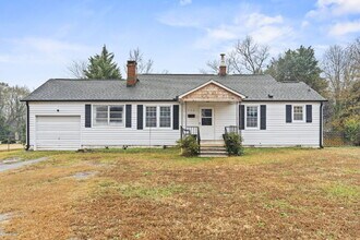 Building Photo - Nicely maintained 3 Bed, 1 Bath Single-Level Home with Bonus Sunroom ($1400/mo base rent***)