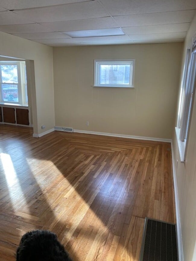 Building Photo - Spacious and beautifully remodeled 5 bed 2 bathroom home