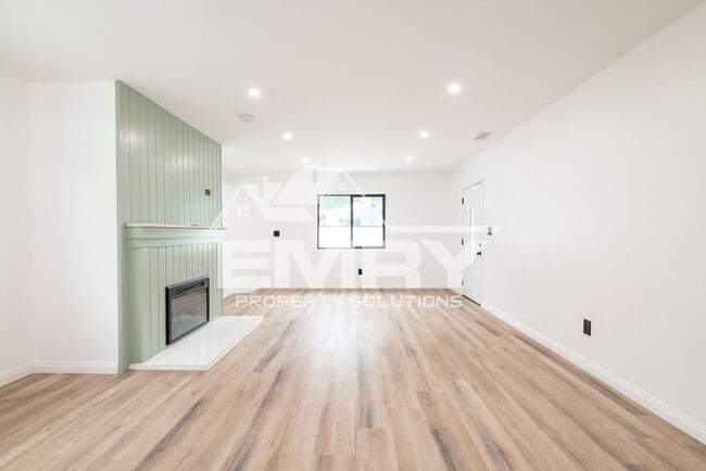 Building Photo - Amazing Deal 3 Bed 2 Bath House Arrington Ave Downey