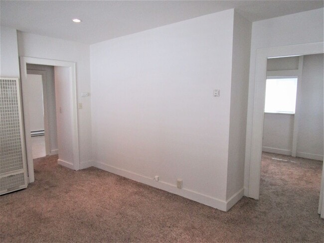 Building Photo - 812-814 Laine St