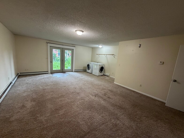 Building Photo - 305 Cindy Dr