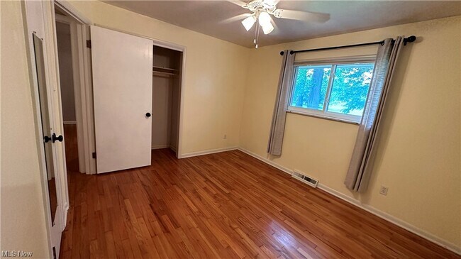 Building Photo - 4960 W Park Dr