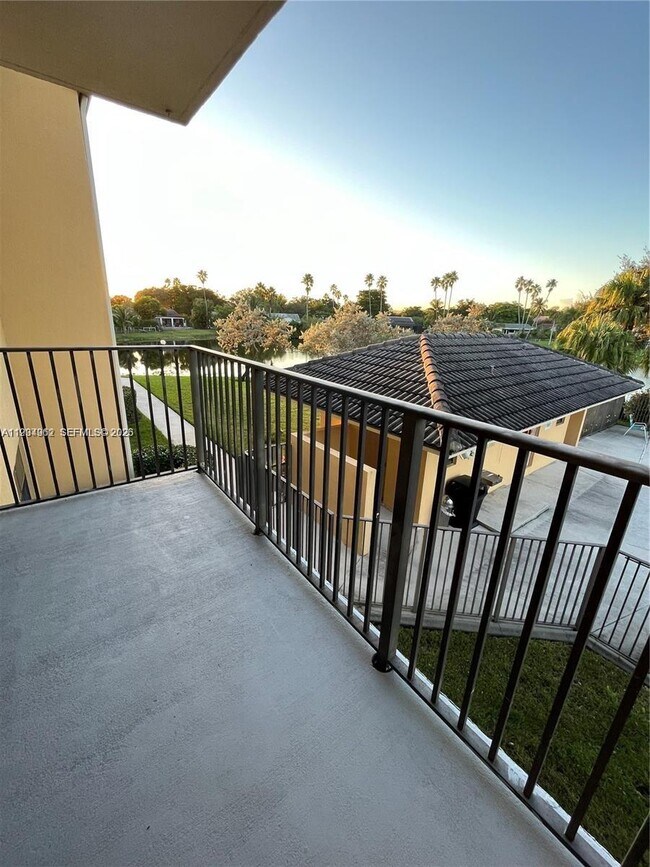 Building Photo - 11453 NW 39th Ct