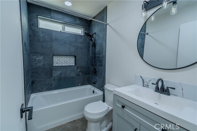 Building Photo - 61638 La Jolla Dr