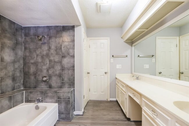Building Photo - 1607 Bodart Cir