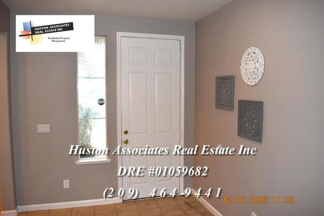 Building Photo - 1933 Cielito Dr