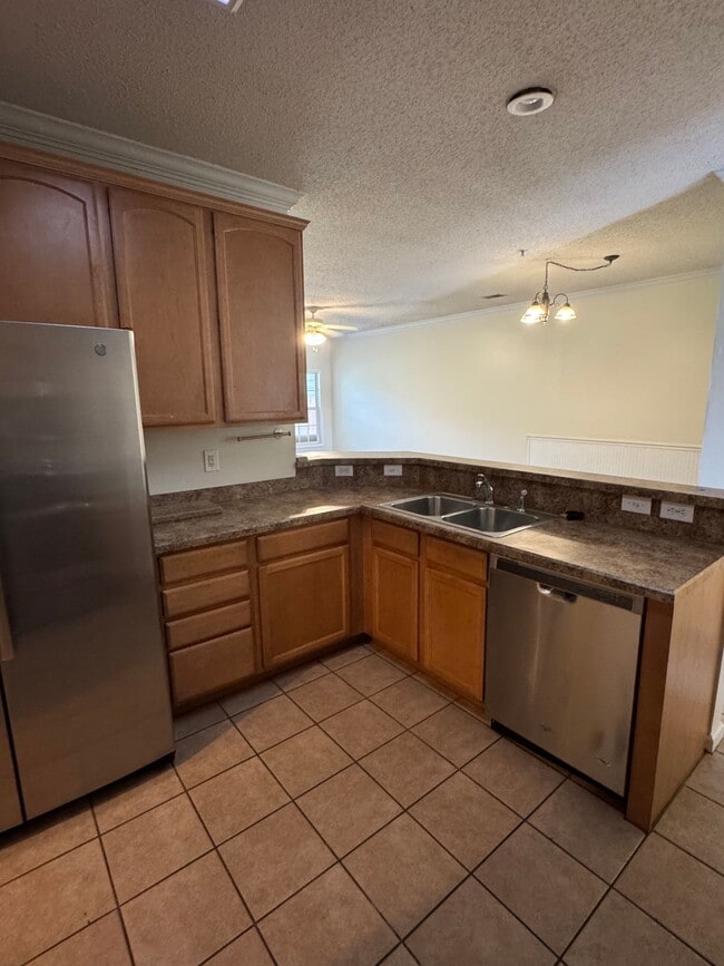 Building Photo - 5846 Longwood Dr
