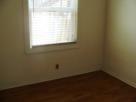 Building Photo - 504 W Sherwood