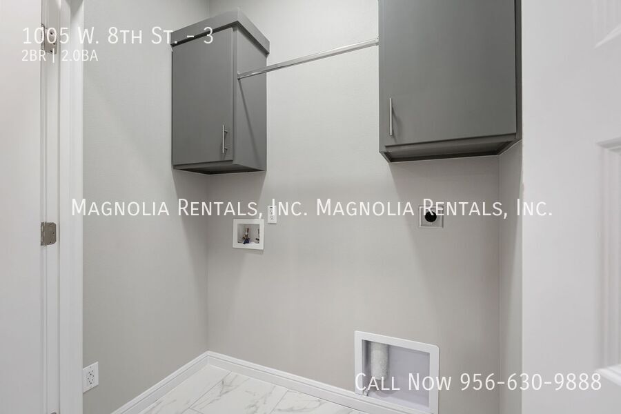 Building Photo - 1005 W 8th St