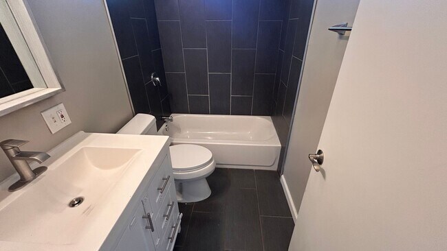 Building Photo - Nice home in Sacramento
