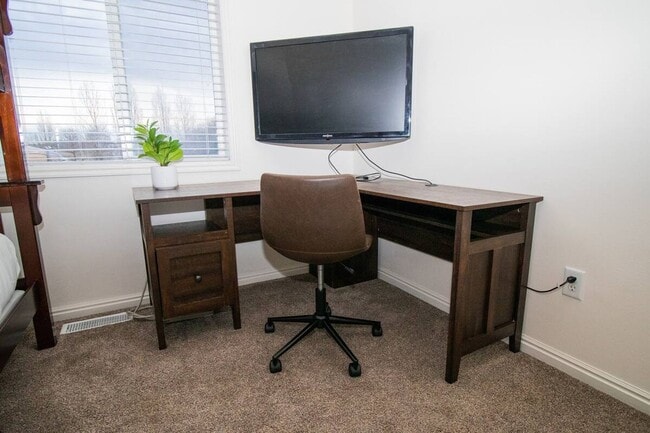 Building Photo - 592 Sunflower Rd