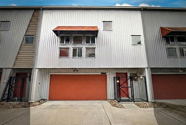 Building Photo - 2605 Calumet St