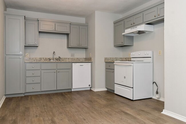 Building Photo - PEPERPORT.3913-3915