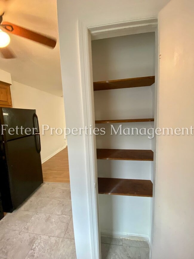 Building Photo - Townhouse Condo w/Pool Access!