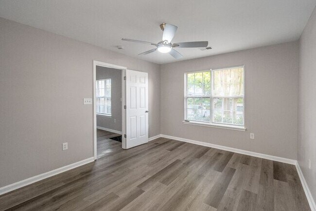 Building Photo - Hidden Gem in East Charlotte - 3 Bedrooms, Prime Location