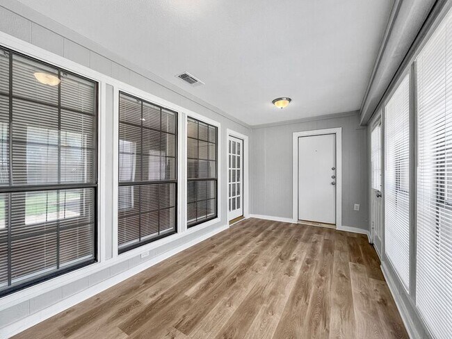 Building Photo - 700 Dartbrook Dr