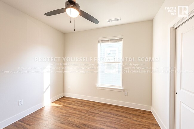 Building Photo - 1003 Laramie Hts