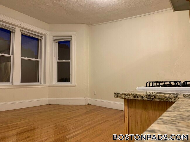 Building Photo - 171 Hemenway St