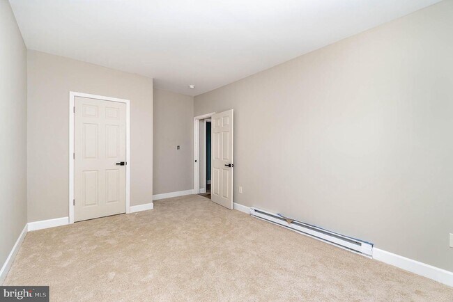 Building Photo - 60 Breckenridge St