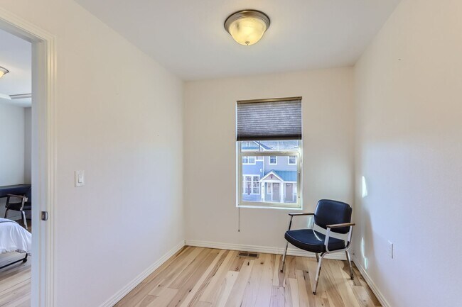 Building Photo - Spacious 2BDR Modern Townhome in Louisville