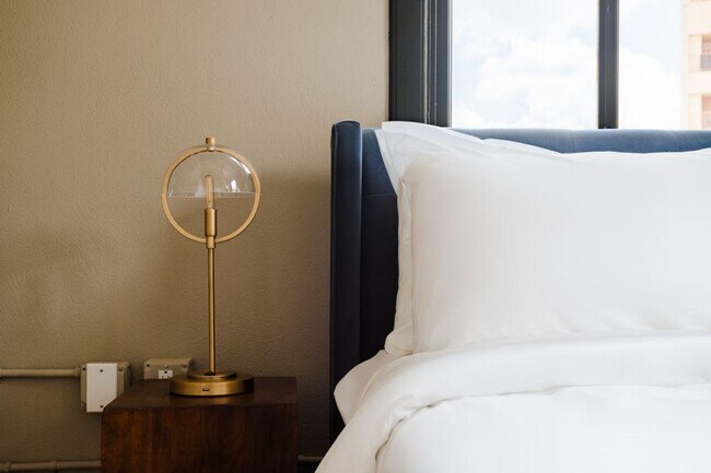 Building Photo - 505 E Travis St