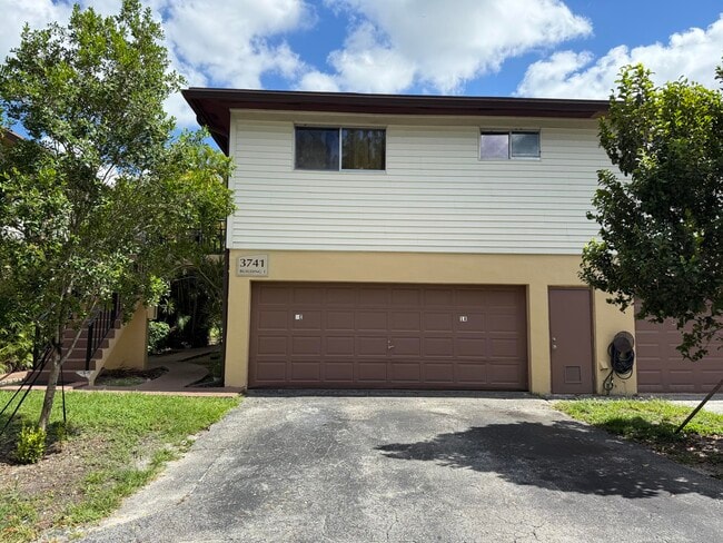 Primary Photo - 3741 NW 84th Ave