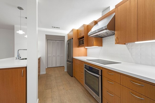 Building Photo - 2121 Laguna St