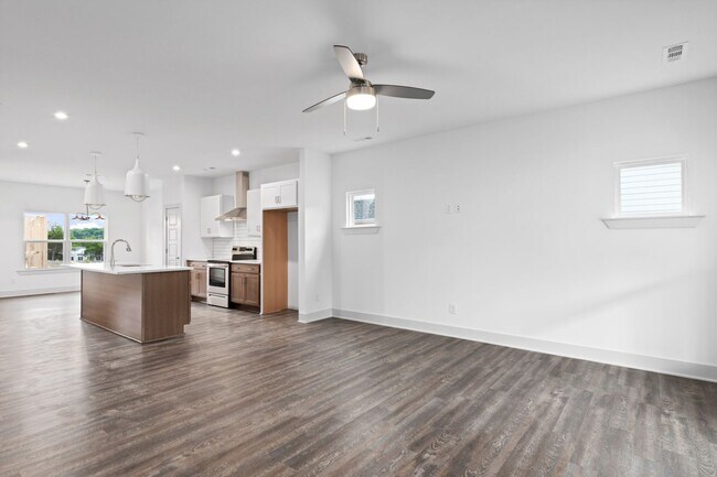 Building Photo - Four Bedroom in Madison TN