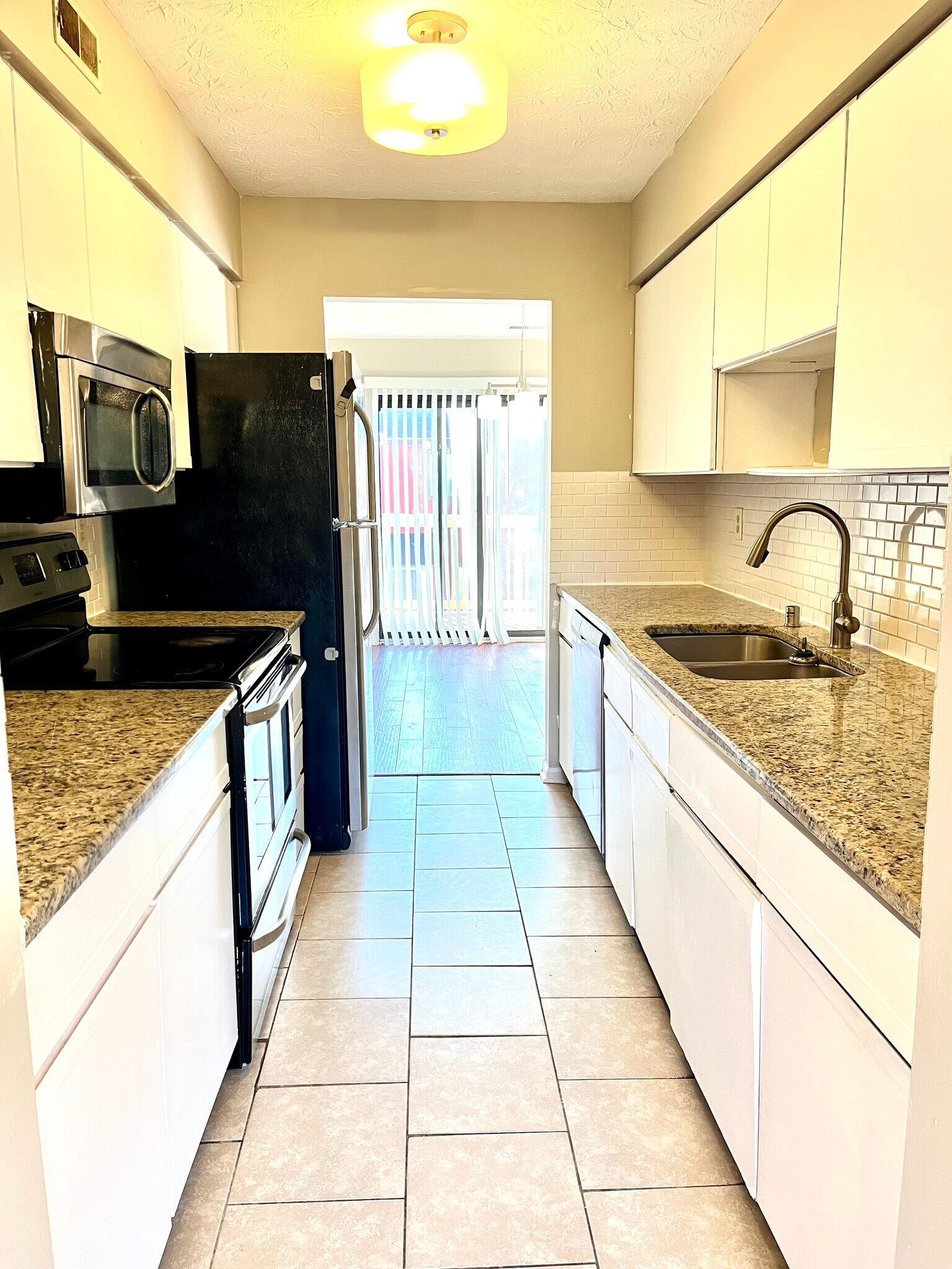 Building Photo - 3660 Walden Dr