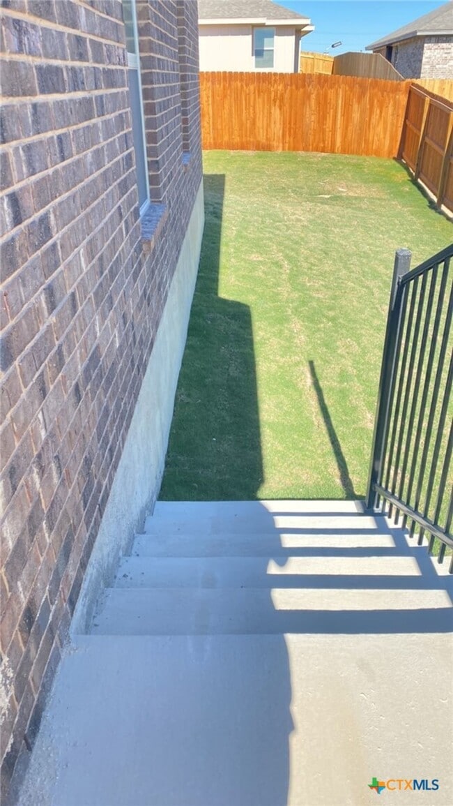 Building Photo - 118 Leon Ln