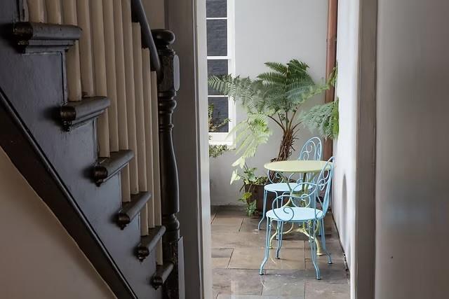 Building Photo - 533 Dumaine St