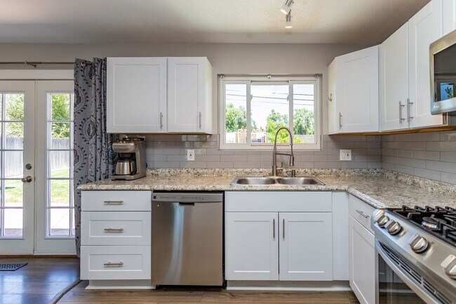 Building Photo - Charming 3BR Home with Updated Amenities &...