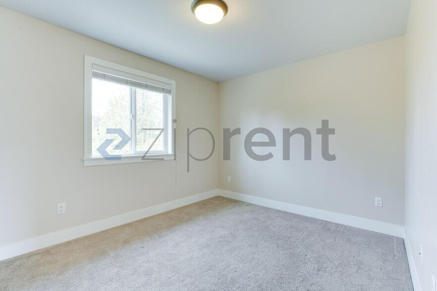 Building Photo - Unit
