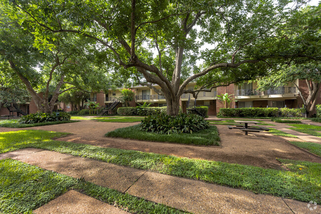 Building Photo - Colony Oaks