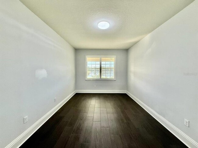 Building Photo - 18824 Birchwood Groves Dr