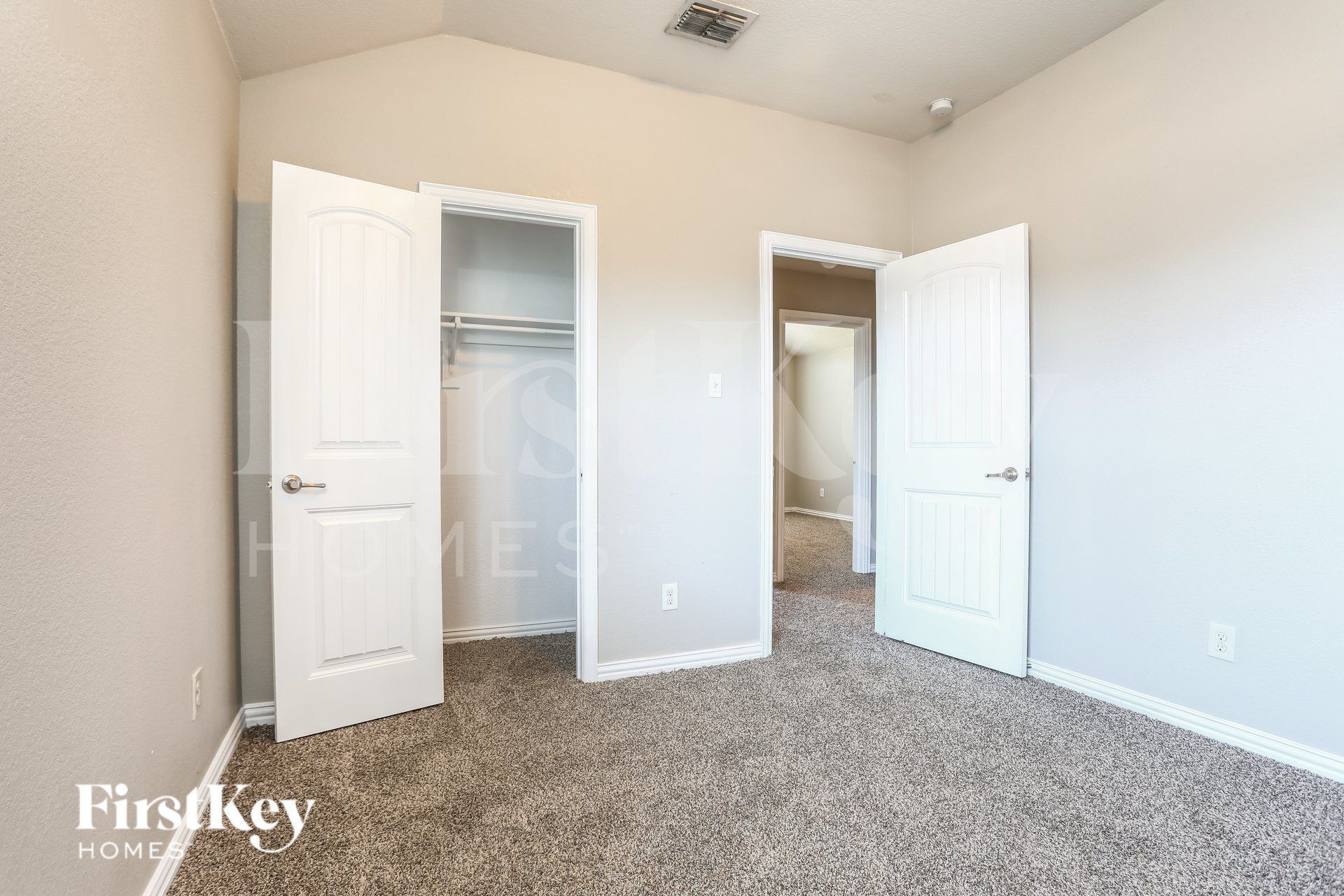 Building Photo - 703 Woodcrest Dr