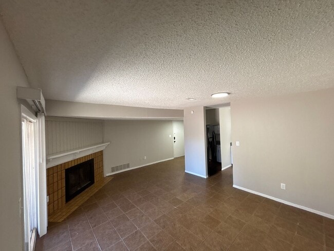 Building Photo - 1326 Holland Park Blvd