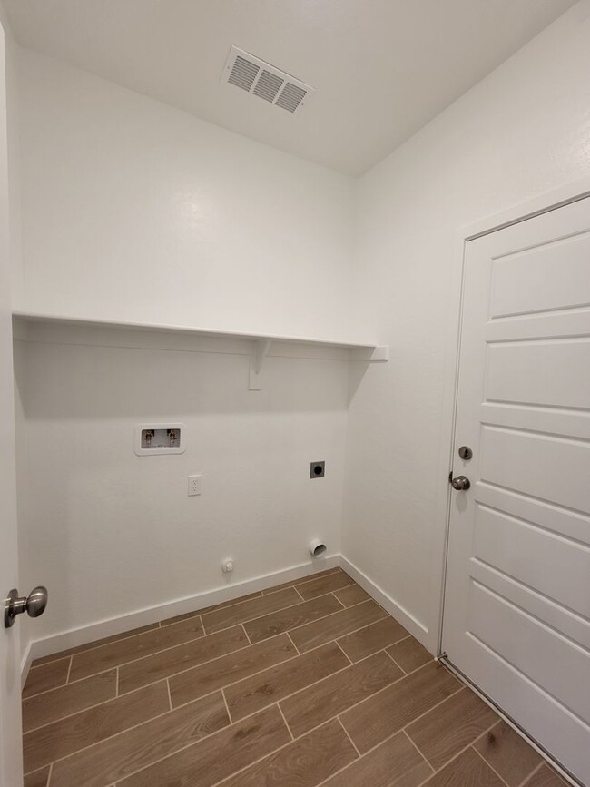 Building Photo - Brand New Home