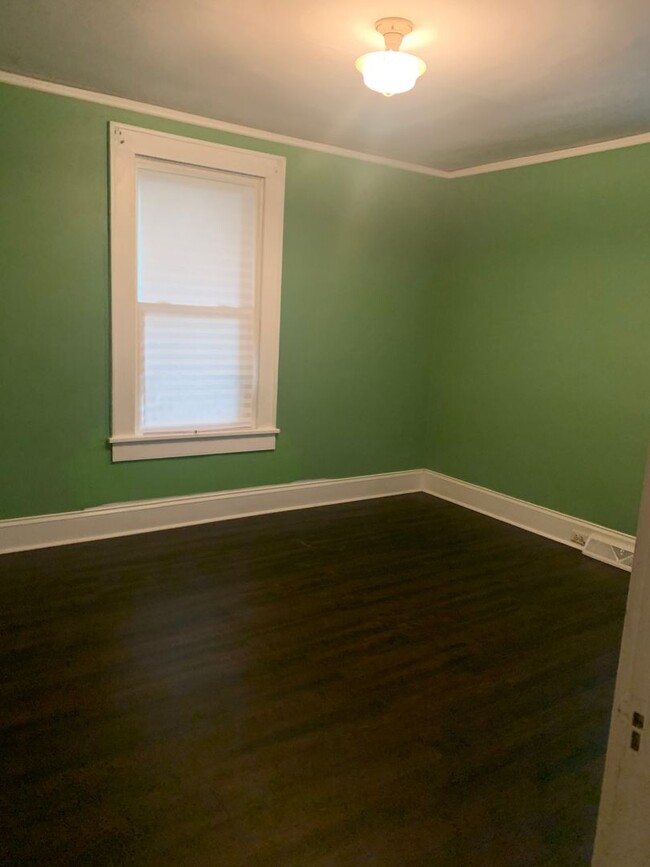 Building Photo - 2 Bedroom near Catawba College & Salisbury...