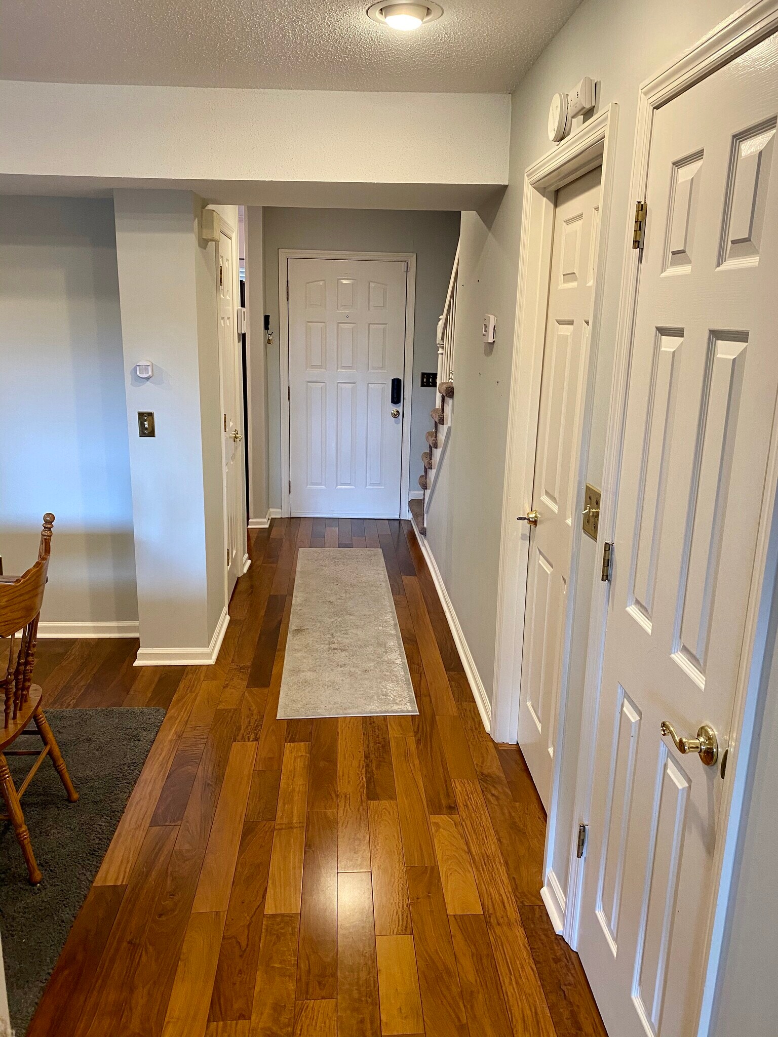 Entry way hallway from opposite direction - 816 Oak St