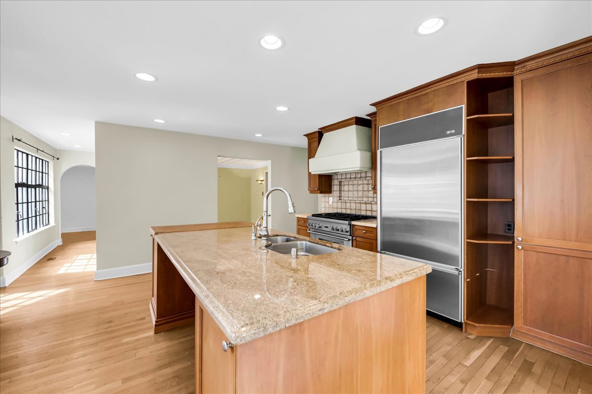 Building Photo - 455 Linden Rd
