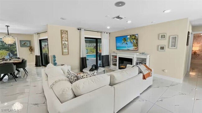 Building Photo - 279 Torrey Pines Point