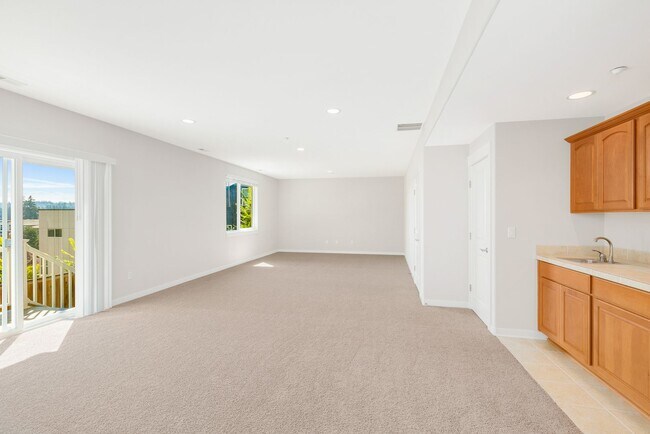 Building Photo - 16759 NE 86th Ct