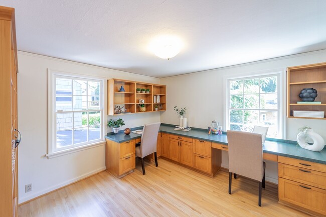 Building Photo - Enchanting Portland Heights 5BD House: You...