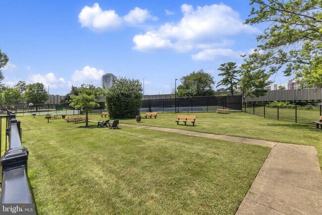 Building Photo - 1225 Martha Custis Dr