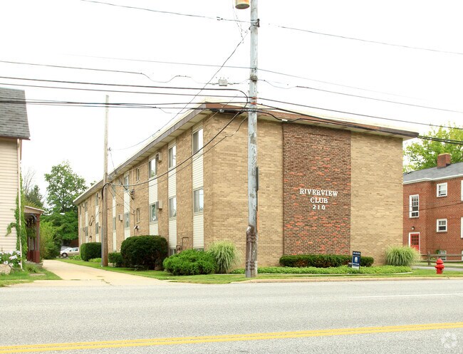 Riverview Club Apartments - Riverview Club