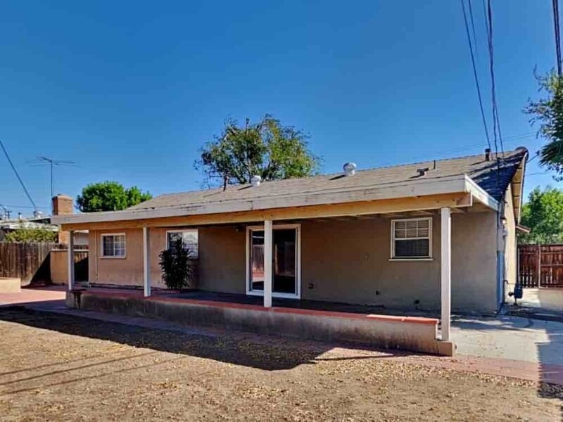 Building Photo - 10635 Magnolia Ave